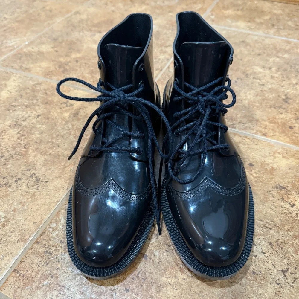 Melissa Black Brogue Wingtip Rain Bootie Lace Up Ankle Boots‎ Womens Size 6